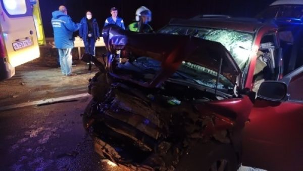 Во Владимирской области из-за ДТП водитель оказался заперт в автомобиле 