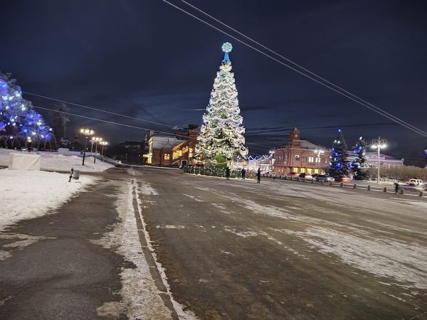 Во Владимирской области начали устанавливать новогодние елки