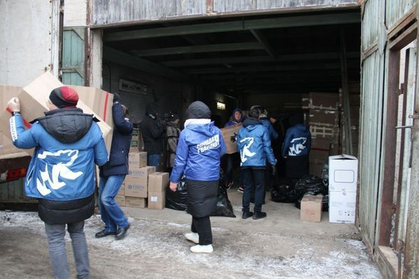 ЕР оценила работу добровольцев в рамках гуманитарной миссии в Донбассе