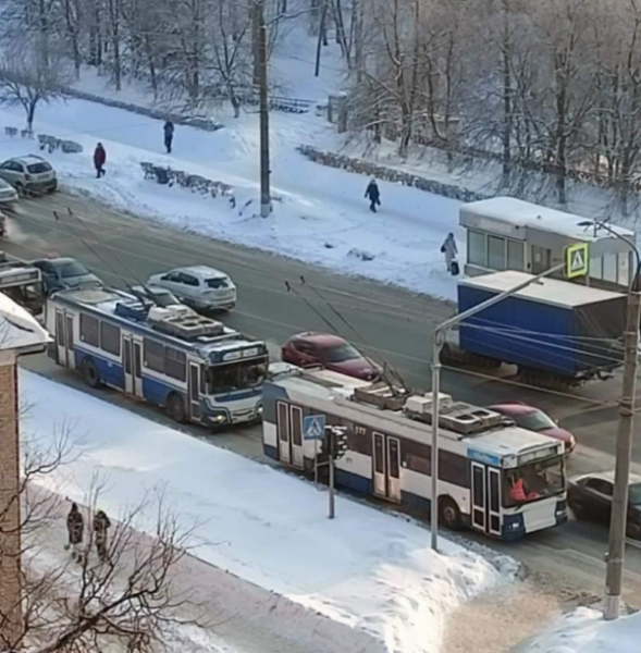 Во Владимире троллейбусы встали в пробку из-за ДТП