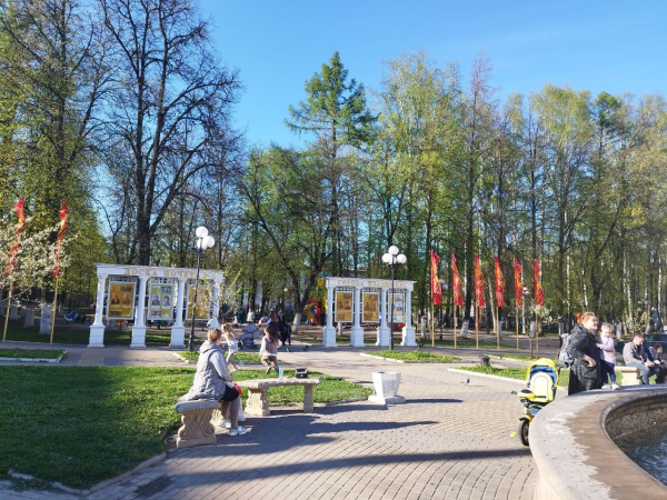 Установка сцены, фонтаны и плакаты: как изменился Владимир к 9 мая
